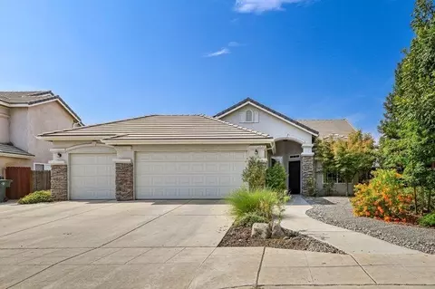 242 N Pierce Ave, Clovis, CA 93612 photo 1