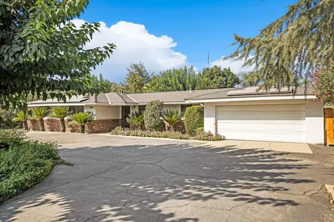 9742 E Belmont Ave, Sanger, CA 93657 photo 1