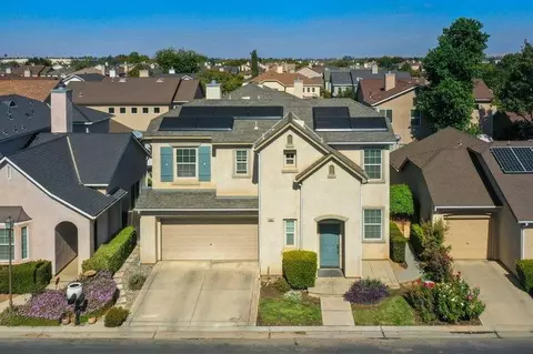 725 W Riviera Ln, Clovis, CA 93619 photo 1