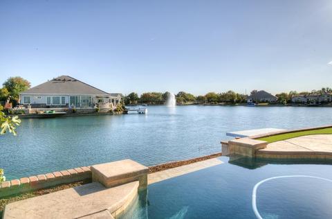 10687 E Landmark Way, Clovis, CA 93619 photo 1