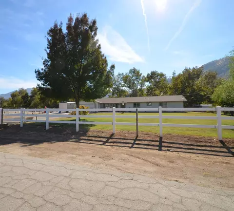 7453 Live Oak Dr, Sanger, CA 93657 photo 1
