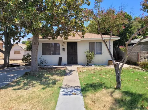 906 I St, Sanger, CA 93657 photo 1