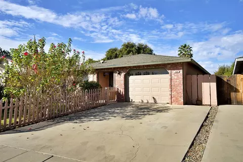 720 Oakridge Dr, Madera, CA 93637 photo 1