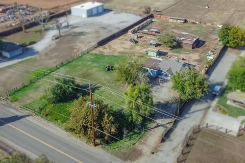 13714 E Ashlan Ave, Sanger, CA 93657 photo 1