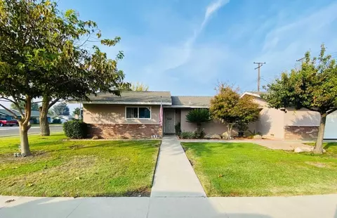 240 E Berkeley Ave, Tulare, CA 93274 photo 1