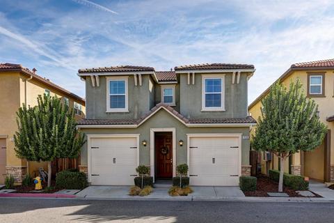 1535 N Picadilly Ln, Clovis, CA 93619 photo 1
