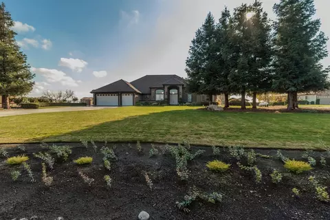 13209 E Falcon Meadow Ln, Clovis, CA 93619 photo 1