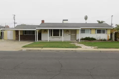 472 Wayside Dr, Dinuba, CA 93618 photo 1