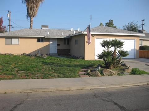 320 N 3rd St, Fowler, CA 93625 photo 1