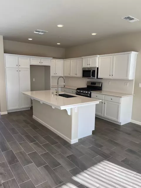 3872 Buckingham Ave, Clovis, CA 93619 photo 1