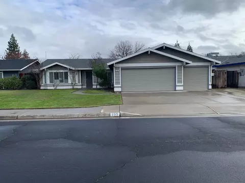 235 N Acacia Ave, Clovis, CA 93612 photo 1