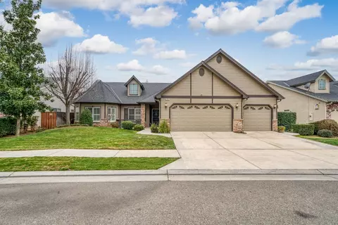 476 Moody Ave, Clovis, CA 93619 photo 1