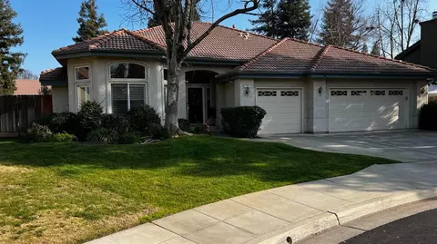 725 Magnolia Ave, Clovis, CA 93611 photo 1
