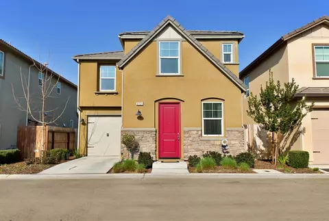 3721 Magnificent Way, Clovis, CA 93619 photo 1