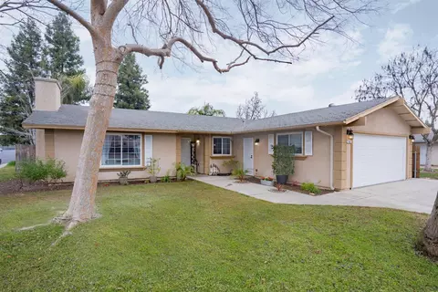 1607 Ashlan Ave, Clovis, CA 93611 photo 1