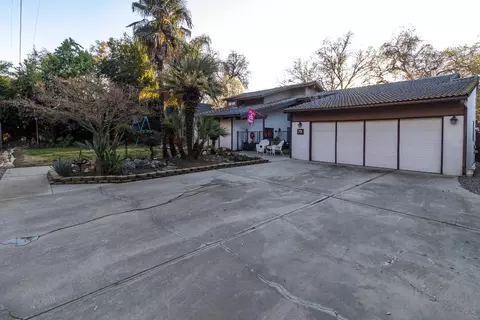 75 Trout Lake Drive Dr, Sanger, CA 93657 photo 1