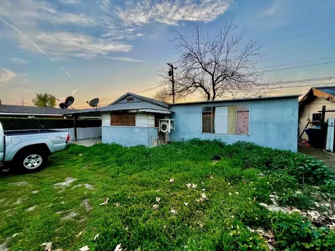 828 Cutting St, Madera, CA 93638 photo 1