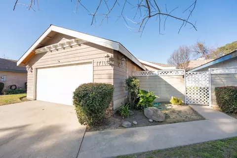 1710 E Perez Ct, Visalia, CA 93292 photo 1