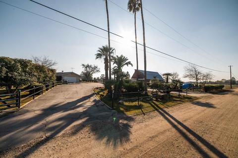 6573 N Highland Ave, Clovis, CA 93619 photo 1