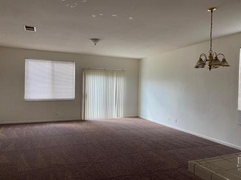 1192 Laguna Way, Madera, CA 93638 photo 1