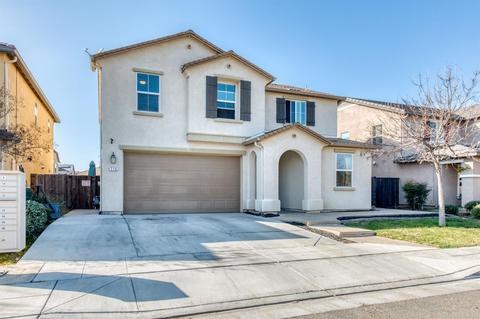716 Pear St, Madera, CA 93638 photo 1