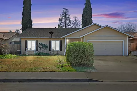 380 Carmel Dr, Kerman, CA 93630 photo 1