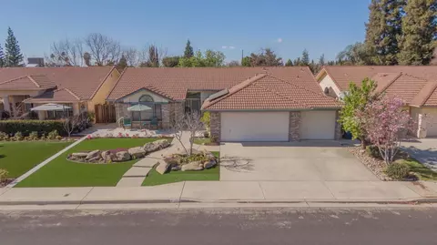 358 Amber Ave, Clovis, CA 93611 photo 1