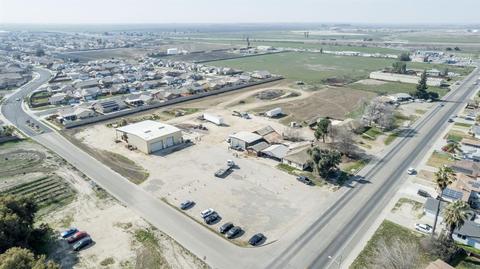 1441 W Bush St, Lemoore, CA 93245 photo 1