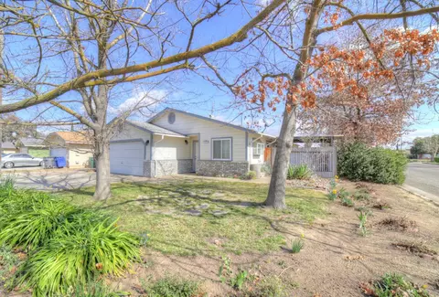 135 Martin St, Madera, CA 93637 photo 1