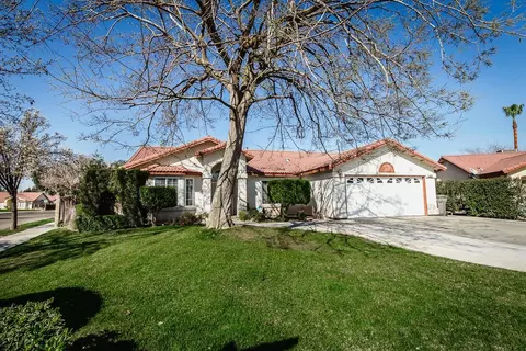 648 16th Ct, Kerman, CA 93630 photo 1