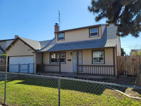 2242 E Alamos Ave, Fresno, CA 93726 photo 1
