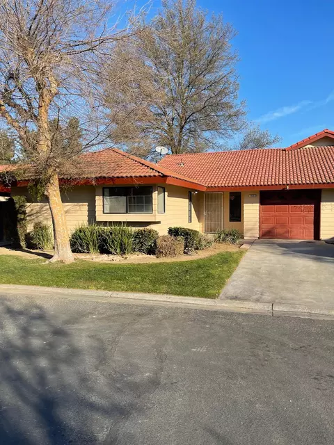 825 Barnett Way, Madera, CA 93637 photo 1