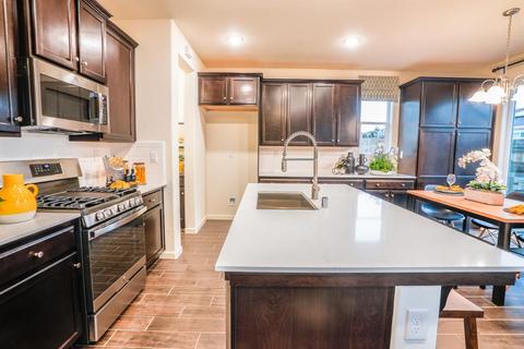 6468 E Malbec Dr, Fresno, CA 93727 photo 1