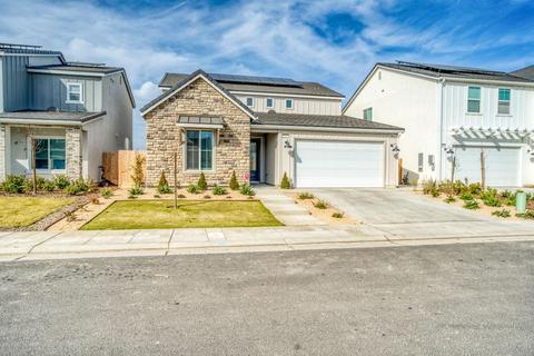 715 Wishon Ave W, Madera, CA 93636 photo 1