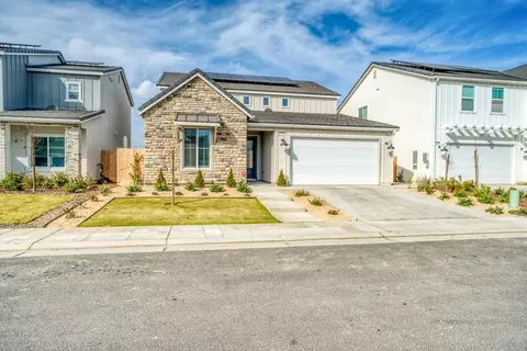715 Wishon Ave W, Madera, CA 93636 photo 1