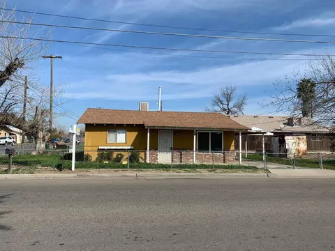 513 Maple St, Madera, CA 93637 photo 1
