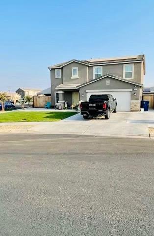 582 9th St, Sanger, CA 93657 photo 1