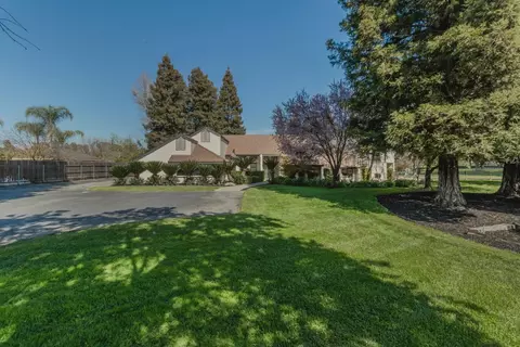 11746 E Santa Ana Ave, Clovis, CA 93619