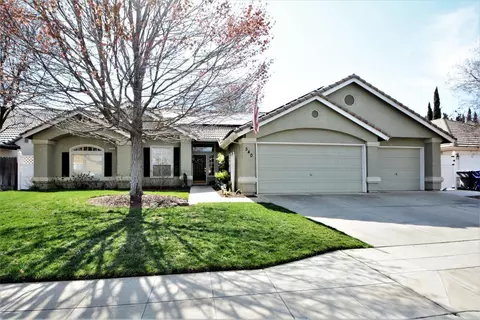 540 W Fallbrook Ave, Clovis, CA 93611 photo 1