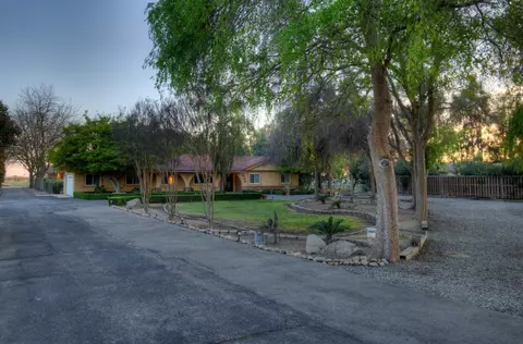 9589 E Belmont Ave, Sanger, CA 93657 photo 1