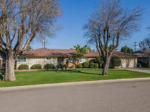 214 Fink Ave, Sanger, CA 93657 photo 1