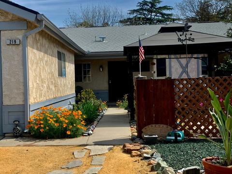 219 N Homsy Ave, Clovis, CA 93612 photo 1