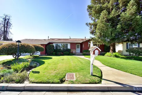 933 E Lyndale Dr, Tulare, CA 93274 photo 1