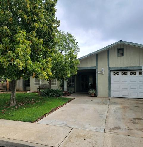 1041 Carey Ave, Clovis, CA 93611 photo 1