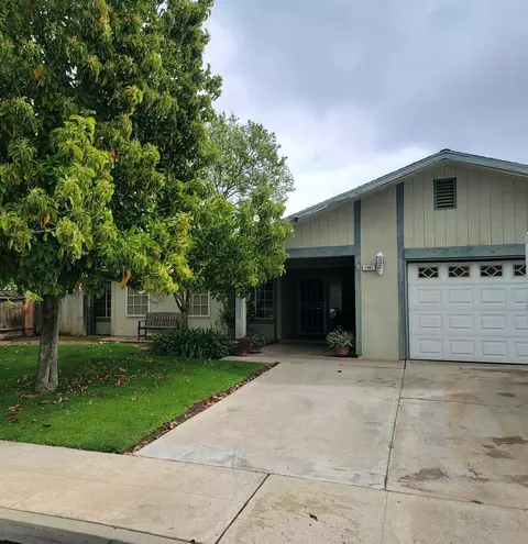 1041 Carey Ave, Clovis, CA 93611 photo 1
