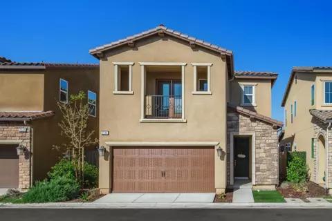 2534 Mustang Dr, Clovis, CA 93612 photo 1