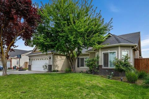 15849 W C St, Kerman, CA 93630 photo 1