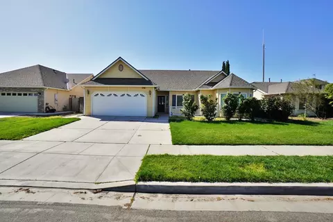1129 Freedom Dr, Lemoore, CA 93245 photo 1