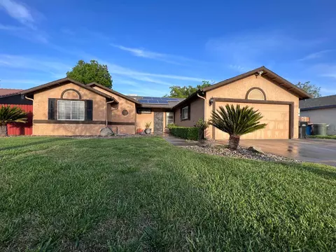 380 Barcelona Dr, Lemoore, CA 93245 photo 1