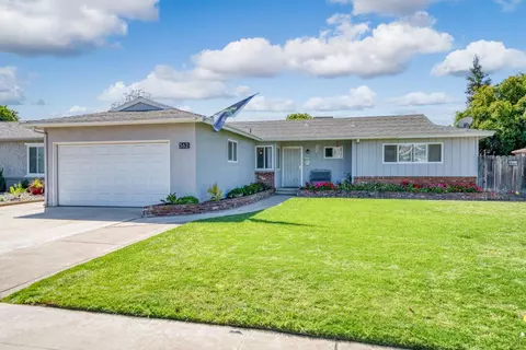 362 W Indianapolis Ave, Clovis, CA 93612 photo 1